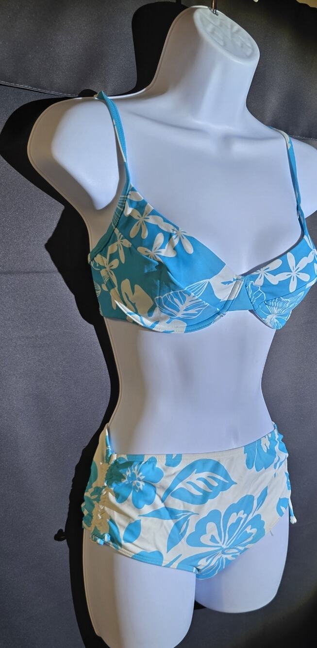 LA ROCHE SWIMWEAR / SIZE 10 / NWOT - (BUY 1 GET 1 1/2 OFF)